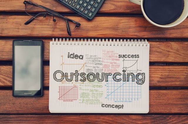 4 Pros And Cons Of Outsourcing eLearning Development