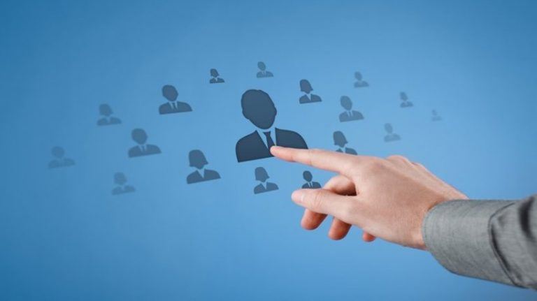 Perspectives Of Human Resource Management In Recruiting Companions