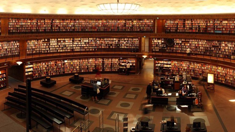 The Research Essay As A Students’ Activity In Computer-Aided Education