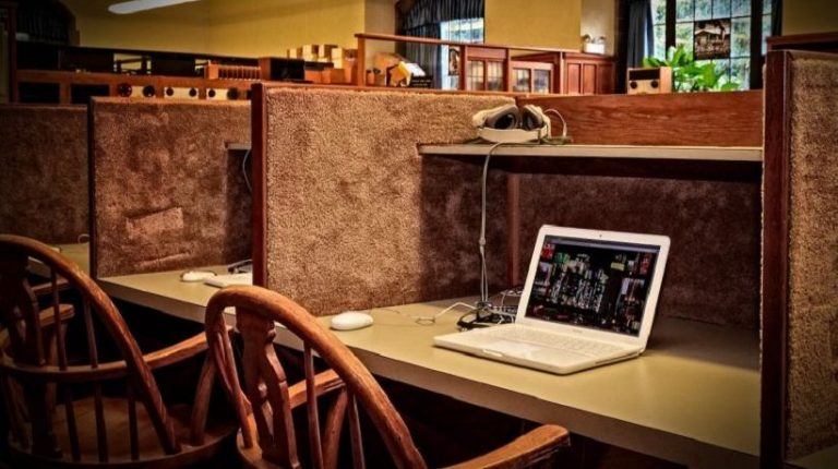 Can Socioeconomic Status Impact Online Learning?
