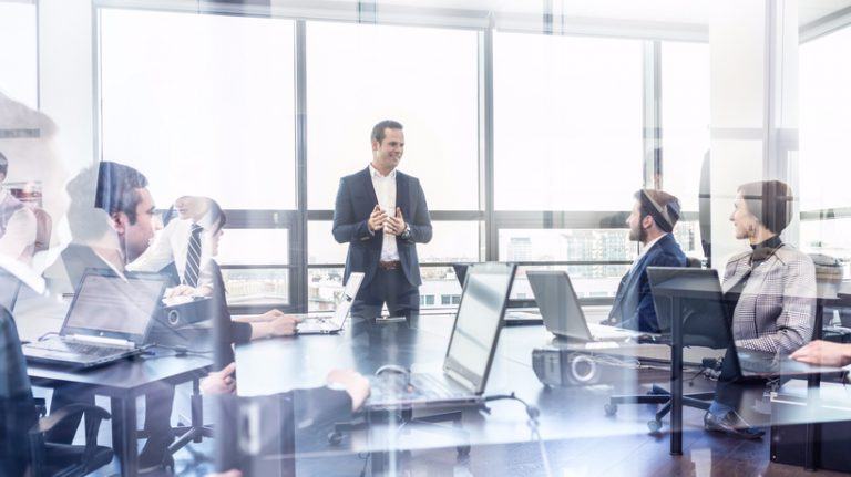 In-House Vs Vendor-Led Online Training Development: Which Is Right For Your Organization?