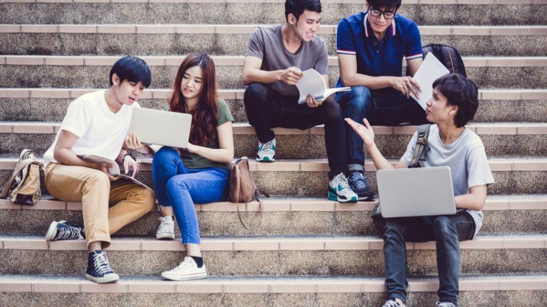 Why Integrating Technology In The Classroom Can Better Connect Parents, Teachers, And Students