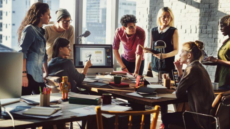 8 Ways To Incorporate Social Learning Activities Into Your Online Training Course