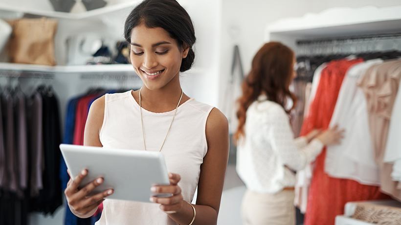 5 Examples How To Use Mobile Learning In Retail To Maximize Your Training Impact