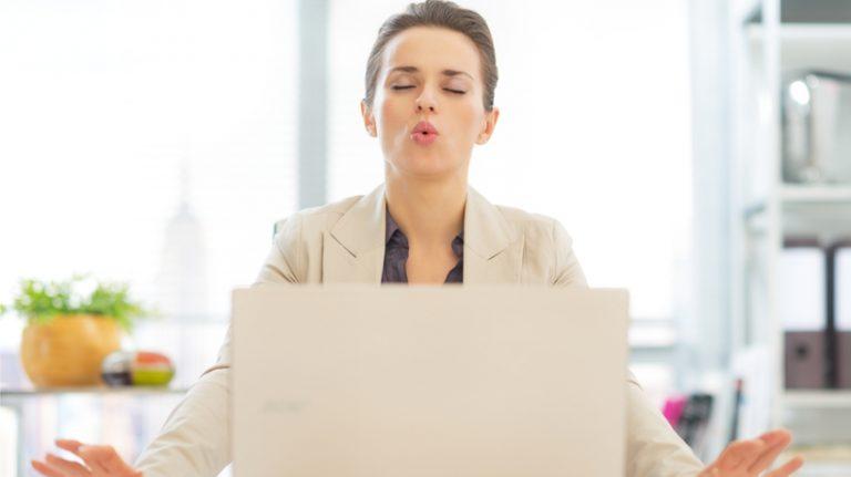8 Tips Online Training Can Improve Employee Performance Under Pressure