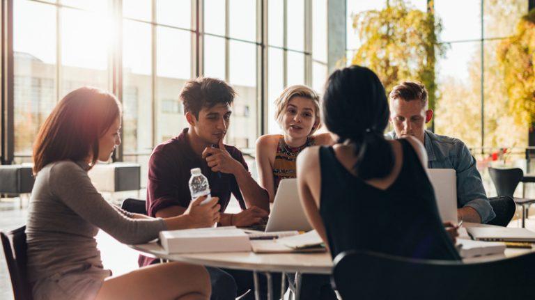 Traditional Learning Vs. Online Learning