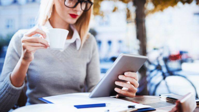 4 Ways To Deliver Kickass Corporate Mobile Learning
