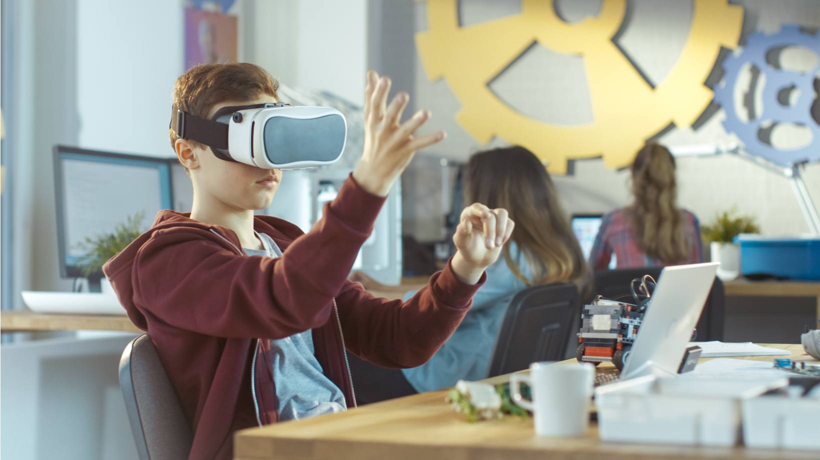 5 Ways Augmented Reality And Virtual Reality Transform The Industry Of Education