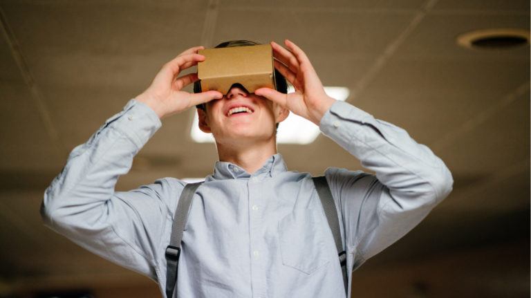 5 Ways To Implement Virtual Reality In The Learning Process