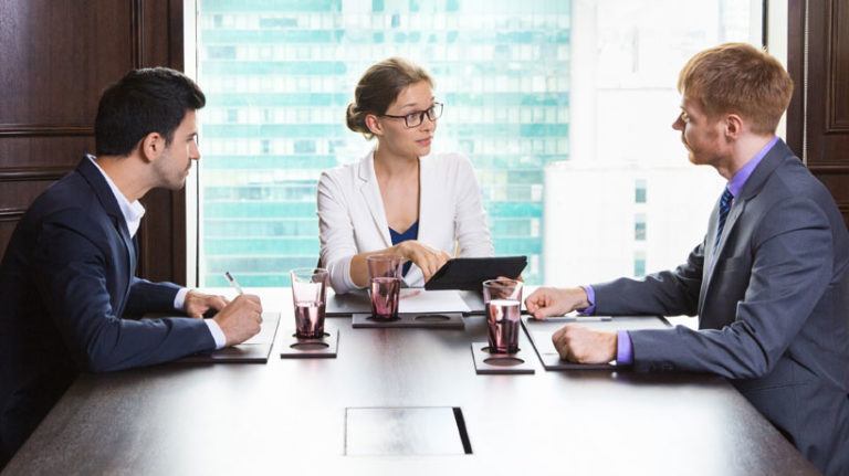 Using Effective Q&A Model To Create Engaging Custom eLearning Courses With Mini-Cases