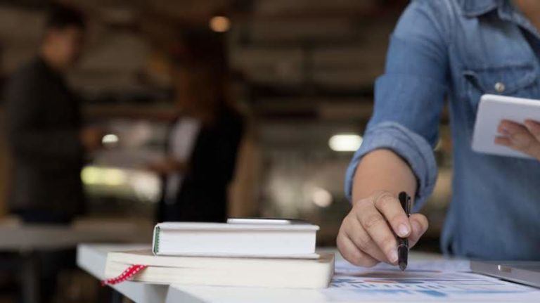 How To Compare The Costs Of An LMS & Face-To-Face Learning