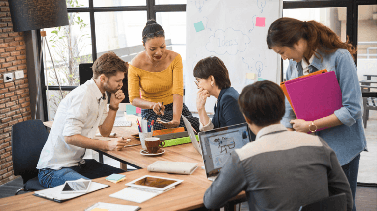 How To Choose The Right Blended Learning Model For Your Corporate Training