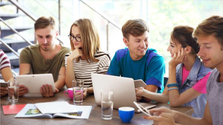 6 Tips To Stay Active On Social Media Without Annoying Online Learners