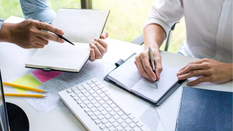 How To Write Effective Learning Objectives To Support Your Blended Learning Strategy: A 4-Step Guide