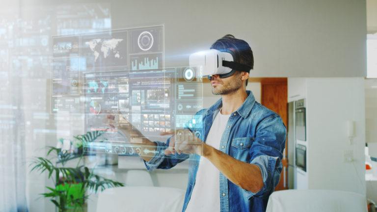 Augmented And Virtual Reality: The Differences And The Application In School Programs