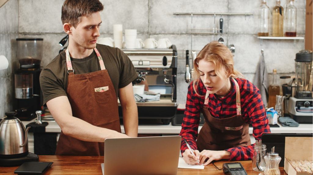 Why Restaurant Employees Prefer eLearning When It’s Done Right