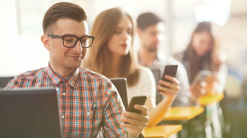 How Mobile Learning Boosts Employee Engagement