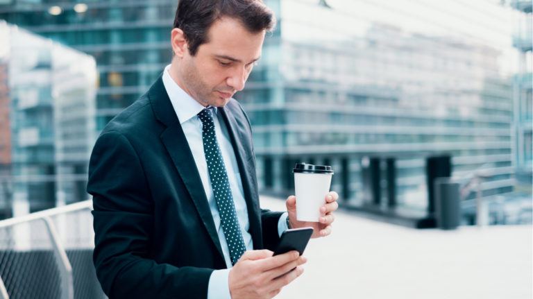 Seamless and Multi-Screen Compatible: 7 Ways That Offline Learning Apps Offer Your External Partners Anytime-Anywhere Learning Support