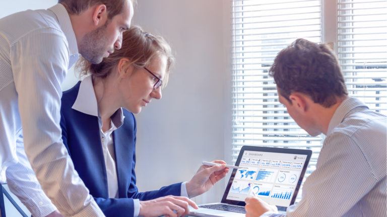 8 Surprising Ways To Use LMS Custom Reporting Features To Track Your Training Objectives