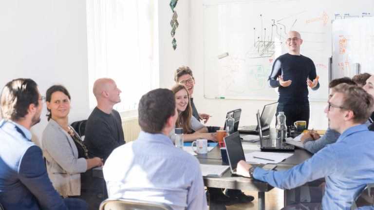 5 Surprising Perks Of Investing In Employee Onboarding Software Vs. Traditional New Hire Solutions