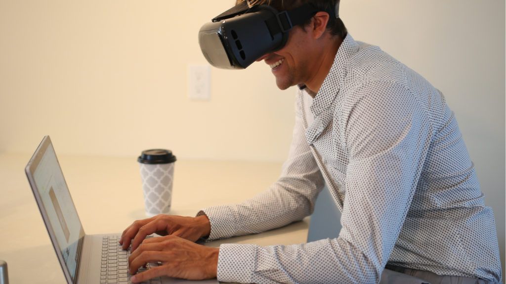 6 Ways To Successfully Use VR Training For Employee Onboarding