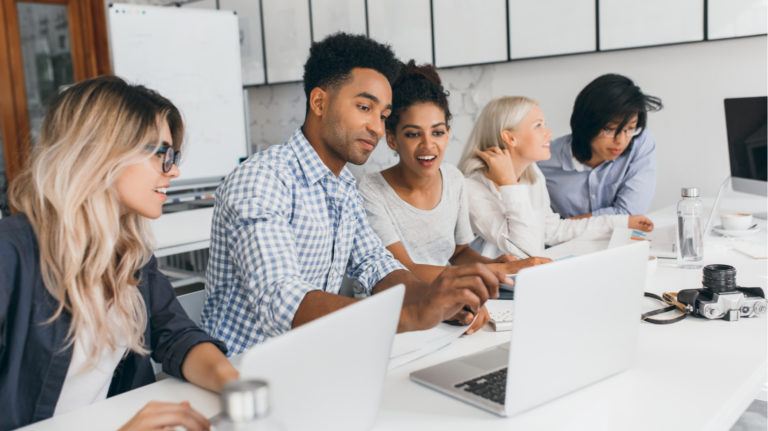 Old Vs. New – The Pros And Cons Of Traditional Training Vs. Corporate eLearning