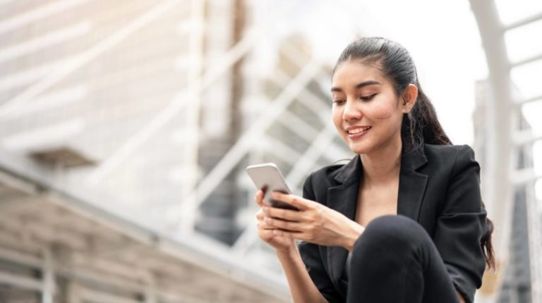Why Choose A Custom Mobile App For Business Training?