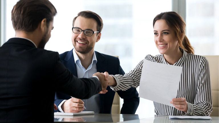 5 Tips to Develop Engaging Onboarding Online Training for Seasonal New Hires