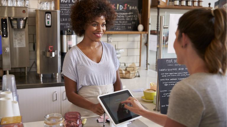 4 Ways A Mobile Learning Platform Can Help You Achieve Stellar Customer Satisfaction Scores