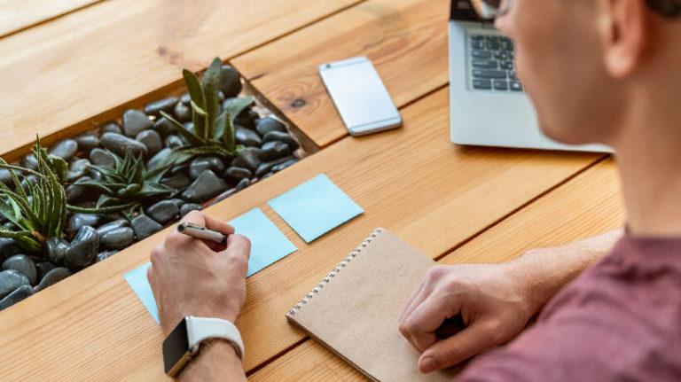 Remote Vs Deskless Workers: What Kind Of Training Do They Need?