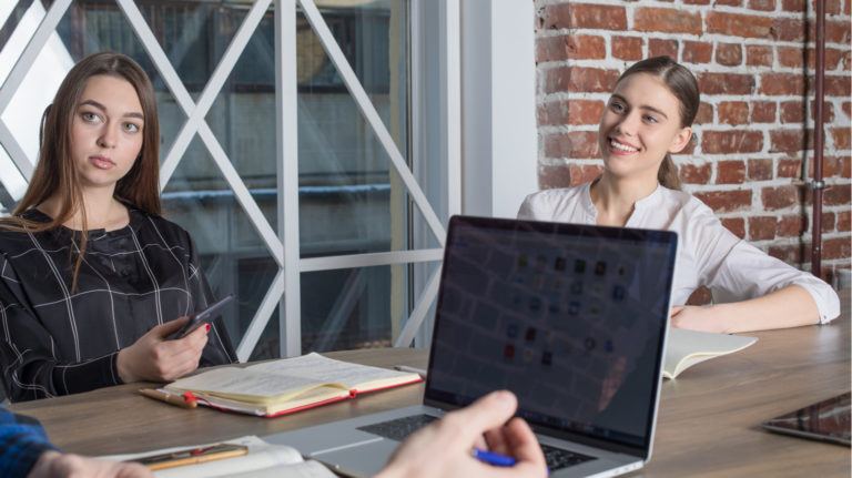 7 Surprising Drawbacks Of Online Peer-Based Feedback And Tips To Avoid Them