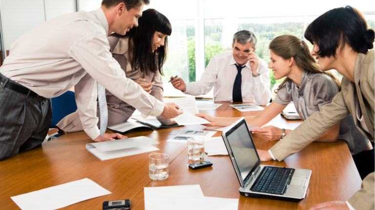 Bridging The Divide: 5 Tips To Develop Online Training Content For Your Multigenerational Sales Team