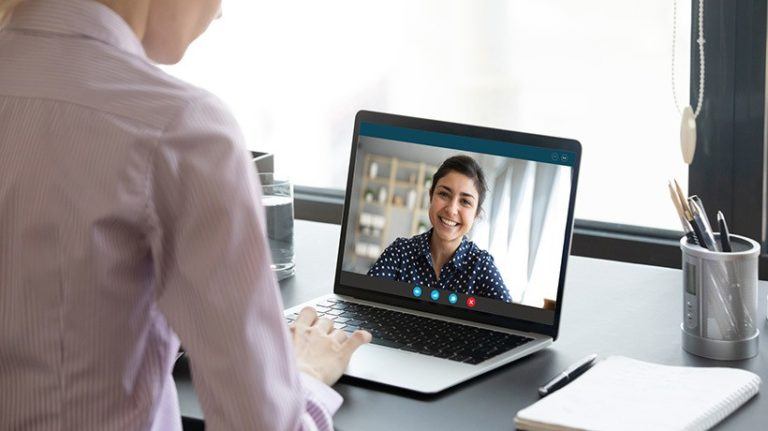 Why And How To Use Microlearning To Train Customer-Facing Staff
