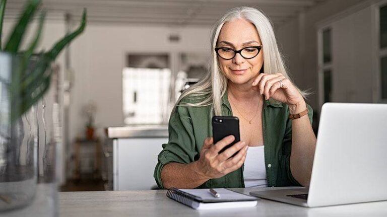 Deskless Workers And Mobile Training: A TalentCards Survey