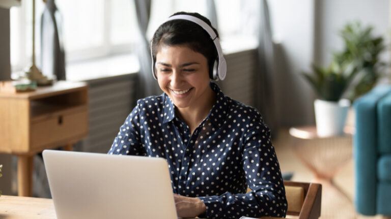 3 Training Scenarios Where Video-Based Learning Fits Best – With Examples