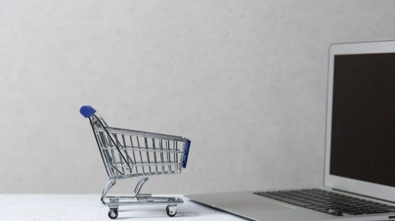 How To Successfully Sell Online Courses From Your Own Website