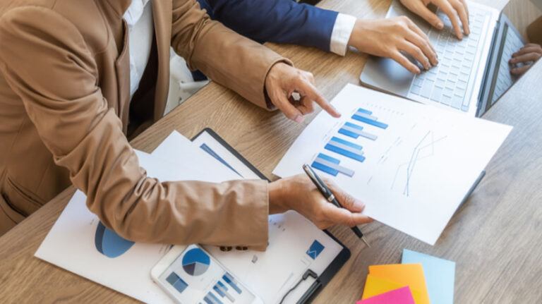 7 Ways To Use LMS Reporting To Track Your Desired Training Outcomes