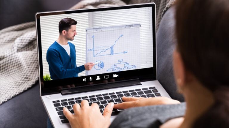 2023 L&D Trends: Hybrid Learning Experience