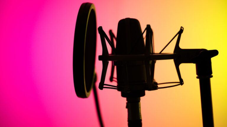 Voice-Overs In eLearning: A Guide To Choosing The Right Voice And Style