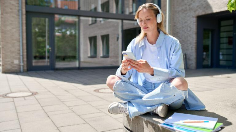 Ubiquitous Learning Key Characteristics, Advantages, And Challenges