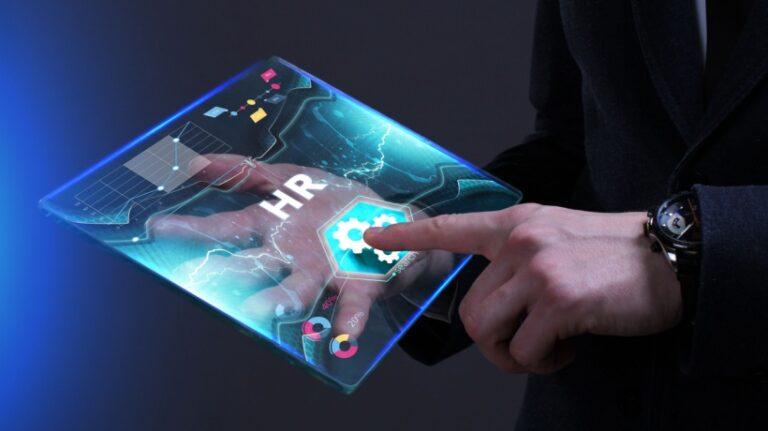Maximizing HR Efficiency: How eLearning Transforms Software Adoption