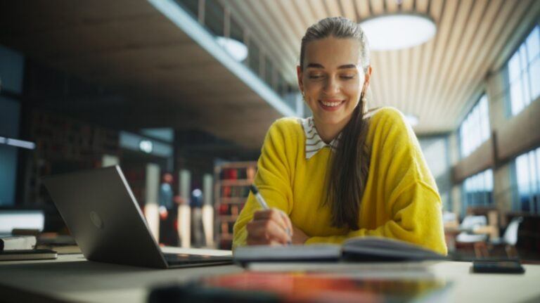 Formal Online Learning: The 10% Of The 70-20-10 Model