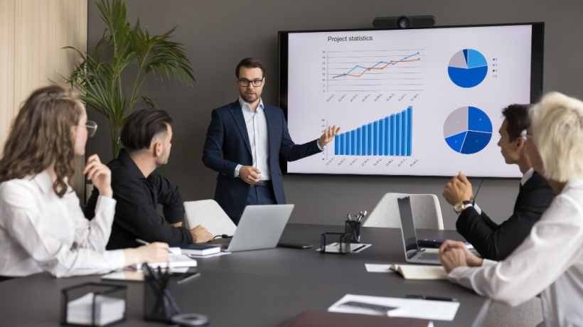 How To Build An Effective Sales Training Course For Your Sales Team