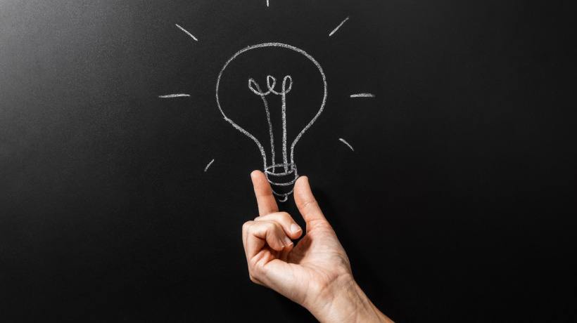 نظريات التعلم والذكاء الاصطناعي
— المزيج الأمثل لتصميم مناهج اللغة الإنجليزية كلغة ثانية