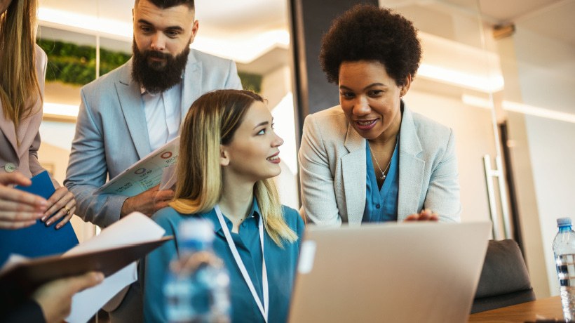 استراتيجيات تجهيز الكادر التدريسي
لدمج الذكاء الاصطناعي بشكل مستدام