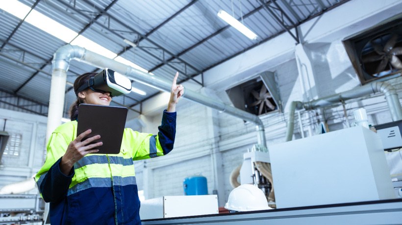 توظيف تقنيات الواقع الغامر في تدريب القوى العاملة