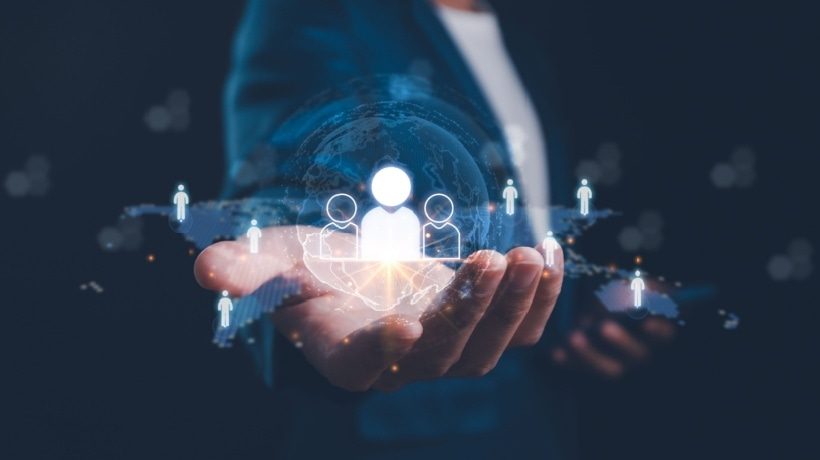 بناء قدرات القيادة  
استعدادًا للمؤسسات المدعومة بالذكاء الاصطناعي