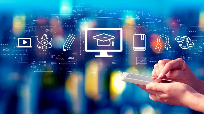 التعلّم الإلكتروني في التعليم المعاصر: أحدث تحولًا في أساليب التدريس التقليدية