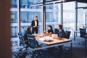 How Blended Learning With AI Supports Upskilling And Reskilling In The Workplace