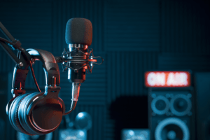 7 eLearning Unscripted Podcasts To Help You Drive Performance And Build A Stronger Learning Culture